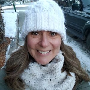 Meet your Posher, Lara